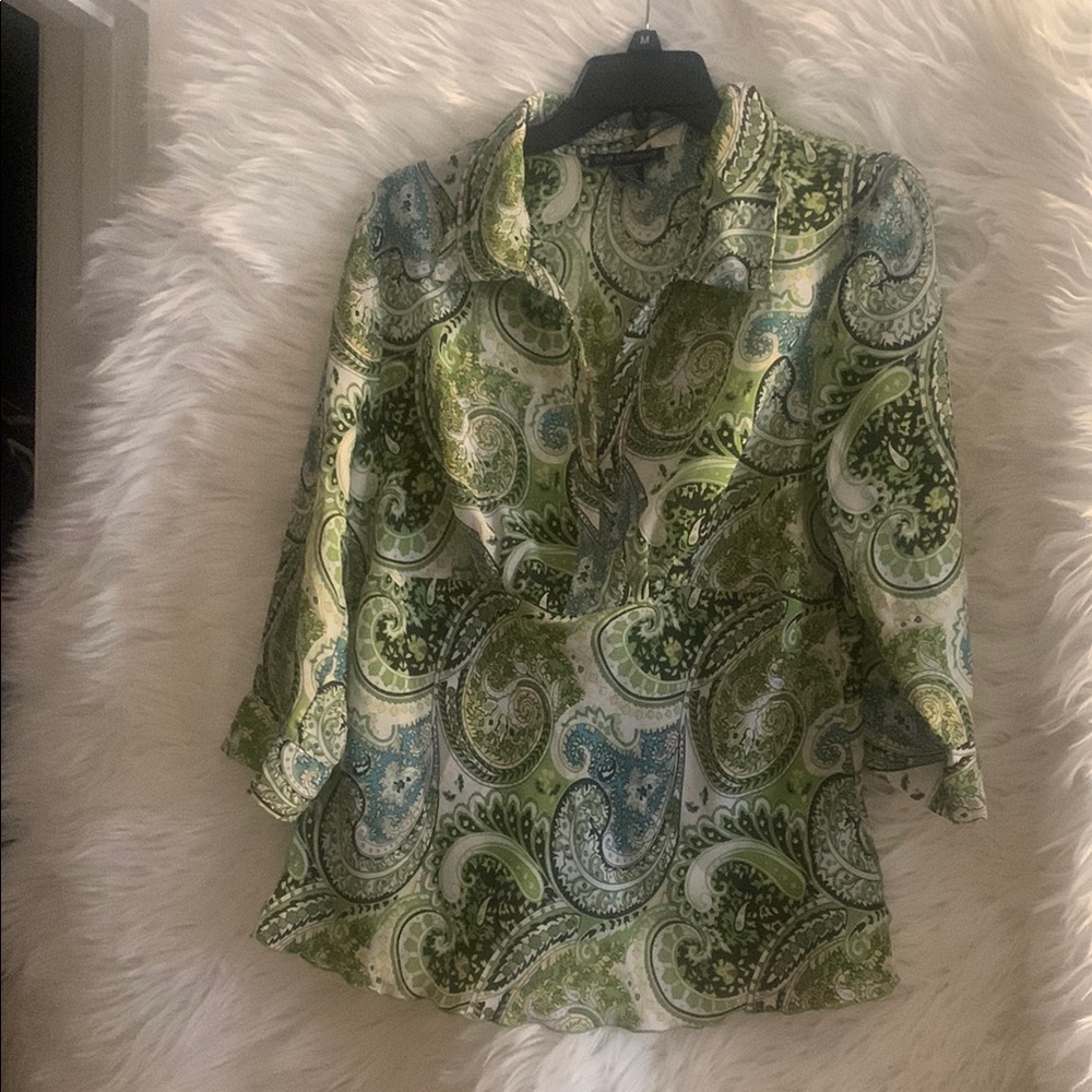 Green Graphic Button Down Blouse with Notched Collar